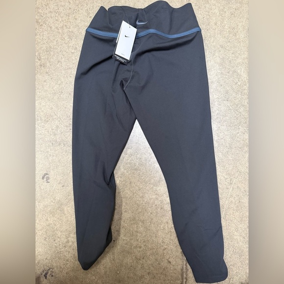 Nike Women's High-Rise Training legging 7/8 length new - Picture 1 of 3